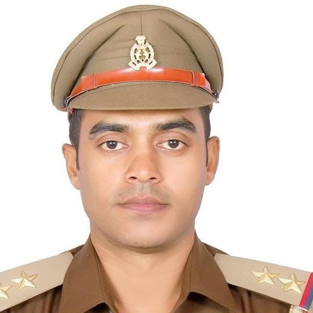 मंत्री संजय निषाद कहने पर निलंबित SI बना चौकी प्रभारी:कमल शंकर को भभुआ चौकी की जिम्मेदारी, विनोद साहनी हत्याकांड में हुए थे सस्पेंड