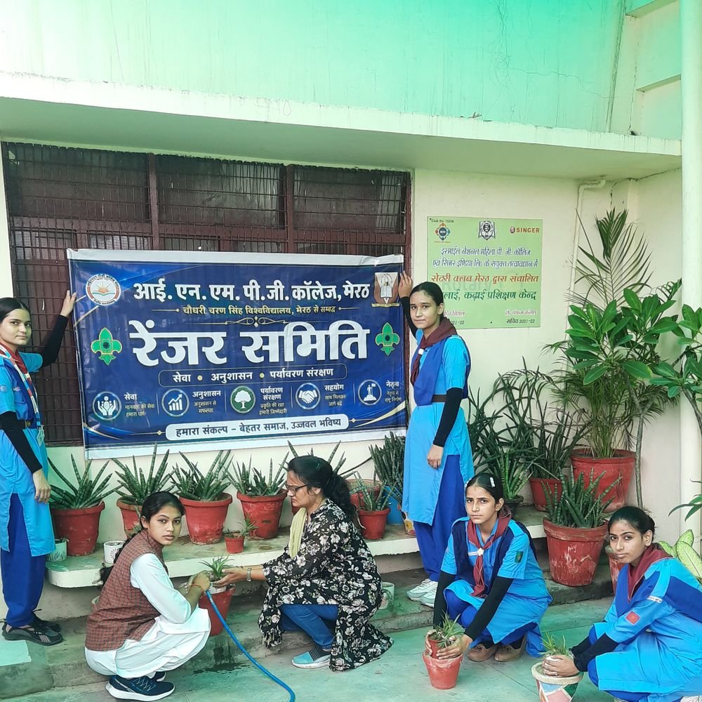 मेरठ में पौधारोपण एवं स्वच्छता अभियान:कॉलेज परिसर में छात्राओं ने रोपे पौधे, पर्यावरण संरक्षण और सफाई का संकल्प