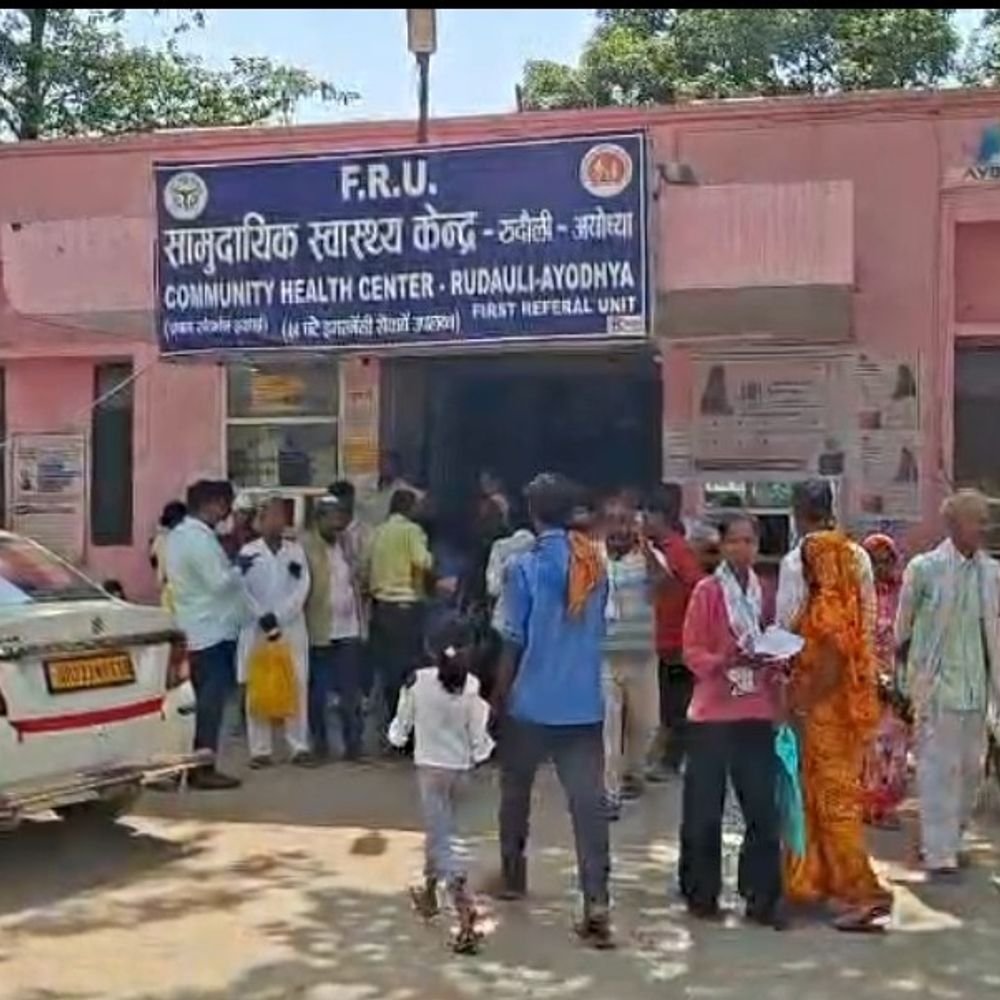 सीएचसी रूदौली में एक महीने से सिजेरियन प्रसव ठप:महिला डॉक्टर न होने से गर्भवती महिलाओं को जिला अस्पताल भेजा जा रहा, परिजन परेशान