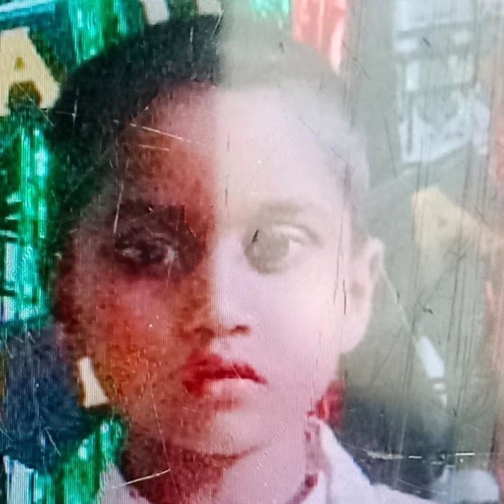 फतेहपुर में बारिश में कच्चा मकान भरभराकर गिरा:8 साल के बच्चे की मौत, 11 साल का भाई गंभीर; मां मवेशियों को चारा डालने बाहर गई थी