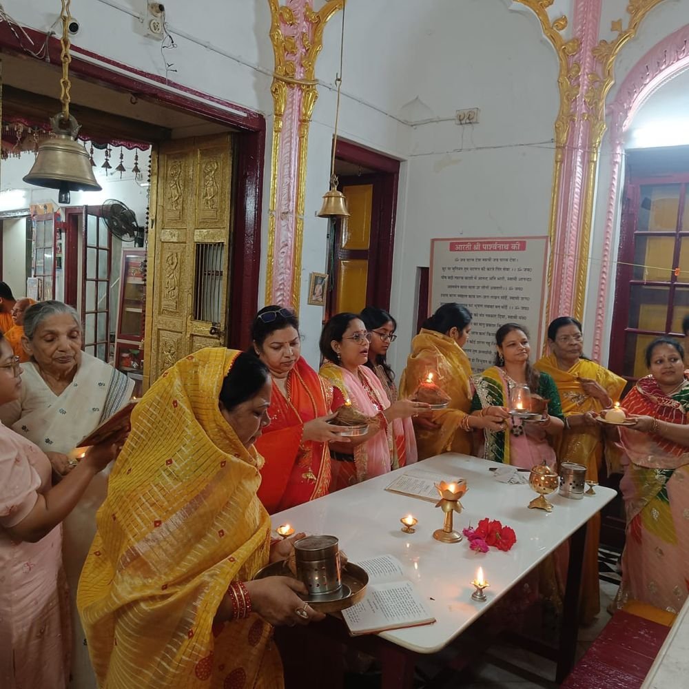 गोरखपुर में उत्तम ब्रह्मचर्य पूजा संपन्न:108 रजत कलशों से महाअभिषेक, वासुपूज्य भगवान को चढ़ाया निर्वाण लाडू