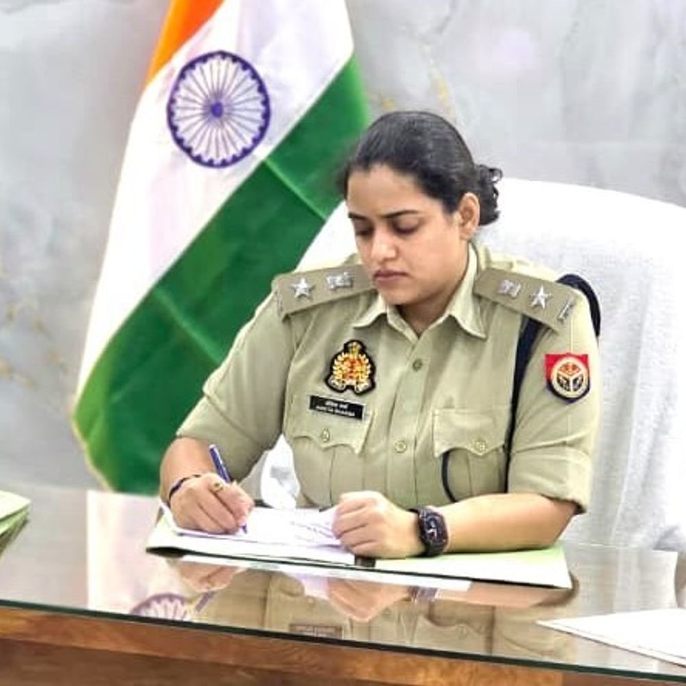 11 महीने गैर हाजिर सिपाही को मिला वेतन:जांच में लापरवाही मिलने पर एसएसपी ने की कार्रवाई, 3 सस्पेंड