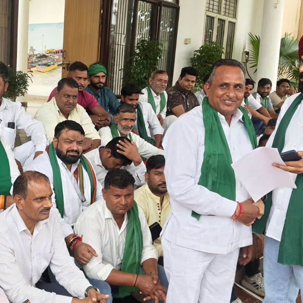 पुराने वाहनों की जब्ती पर भाकियू लोकहित का विरोध:प्रशासन को ज्ञापन सौंपकर अनिश्चितकालीन धरने की चेतावनी दी