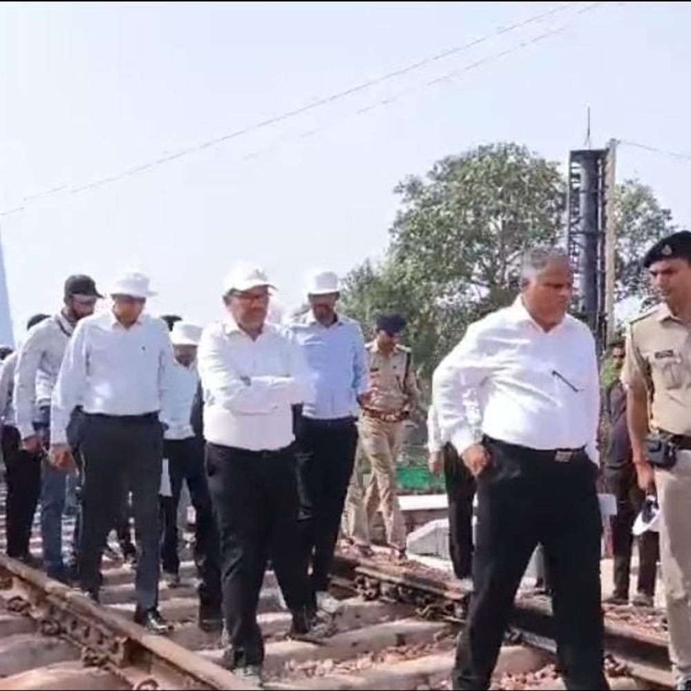 मथुरा-भूतेश्वर रेलखंड पर नई लाइनों का गहन निरीक्षण:स्पीड ट्रायल भी हुआ, रेल संरक्षा आयुक्त ने व्यवस्था देखी