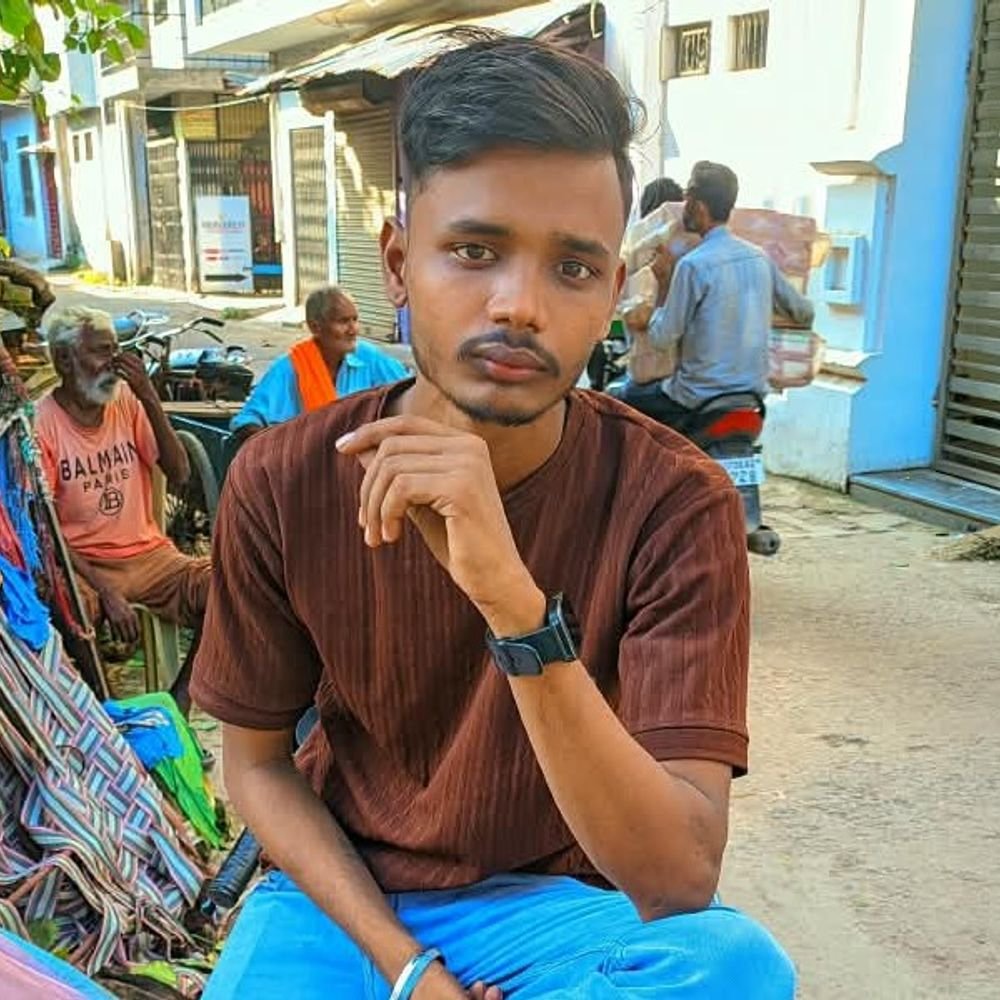 सीतापुर में छुट्टा गोवंश के हमले में छात्र की मौत:कॉलेज से लौटते समय सीने में घुसा सींग, एक साल पहले पिता की भी हुई थी मौत