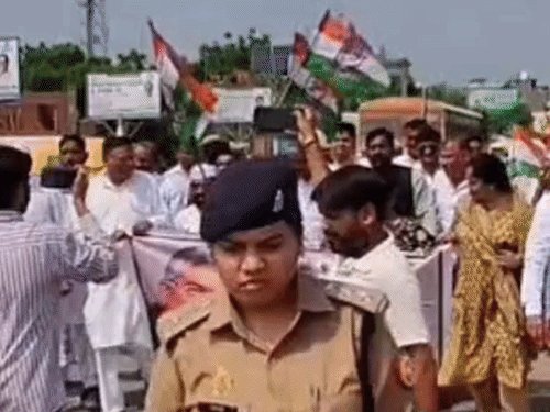 SIR के विरोध में उन्नाव में कांग्रेस का प्रदर्शन:मतदाता सूची में हेरफेर का आरोप, CEC के इस्तीफे की मांग