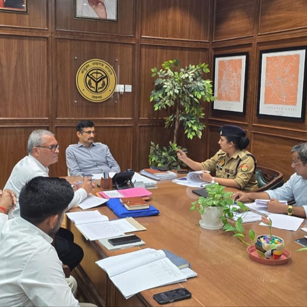 लखनऊ-लखीमपुर में बढ़े सड़क हादसे, कमिश्नर ने मांगी रिपोर्ट:जनवरी से अगस्त तक के आंकड़ों की समीक्षा, लखनऊ में हादसे 11.9% बढ़े, लखीमपुर में 9.3% की वृद्धि