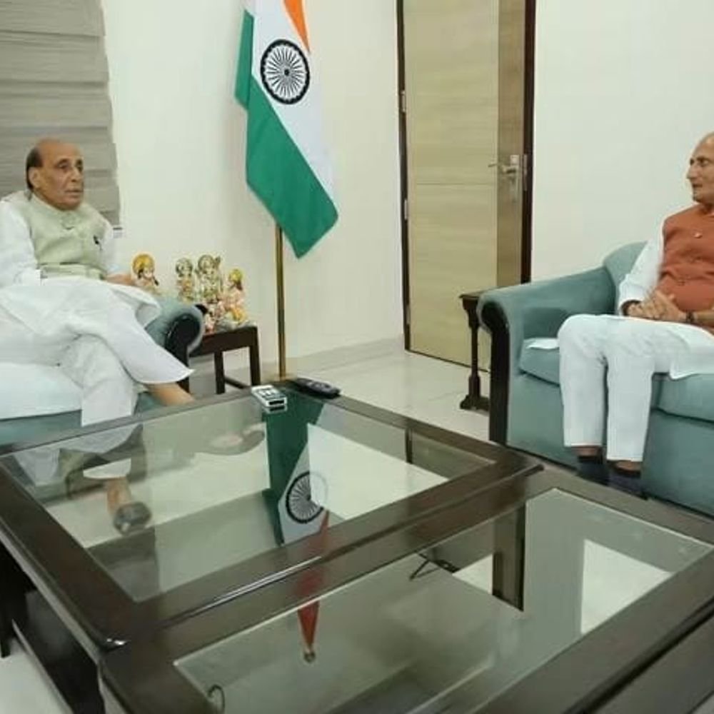 रूस में लापता 3 युवक, सेना में जाने की आशंका:परिजनों ने रक्षा मंत्री राजनाथ सिंह से की मुलाकात, सुरक्षित वतन वापसी का मिला भरोसा