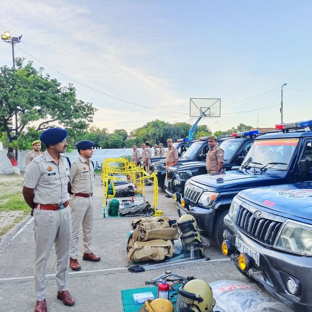 एटा में 13 दरोगाओं के तबादले:कई चौकी प्रभारी बदले, एसएसपी बोले- अपराध और अपराधियों पर सख्ती