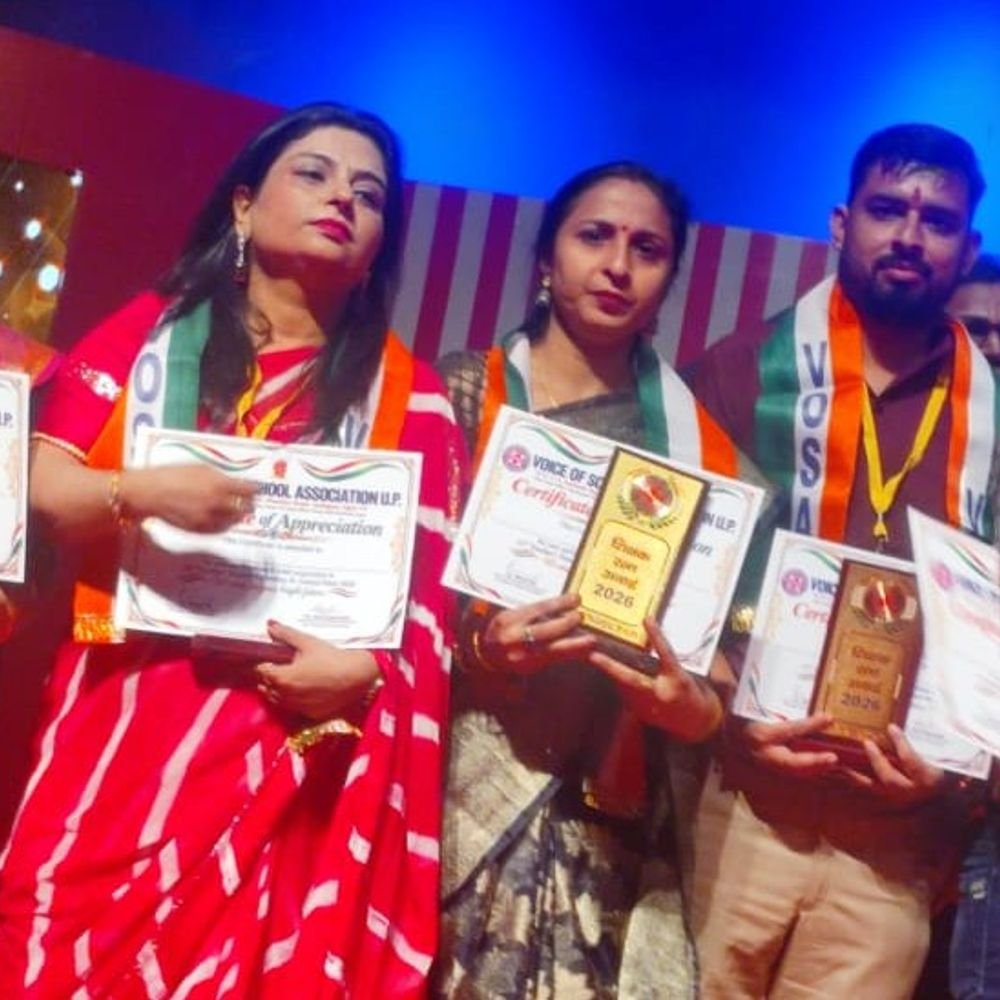 आगरा में शिक्षक सम्मान समारोह:500 उत्कृष्ट शिक्षकों को सम्मानित किया, कांग्रेस प्रदेश अध्यक्ष मौजूद रहे