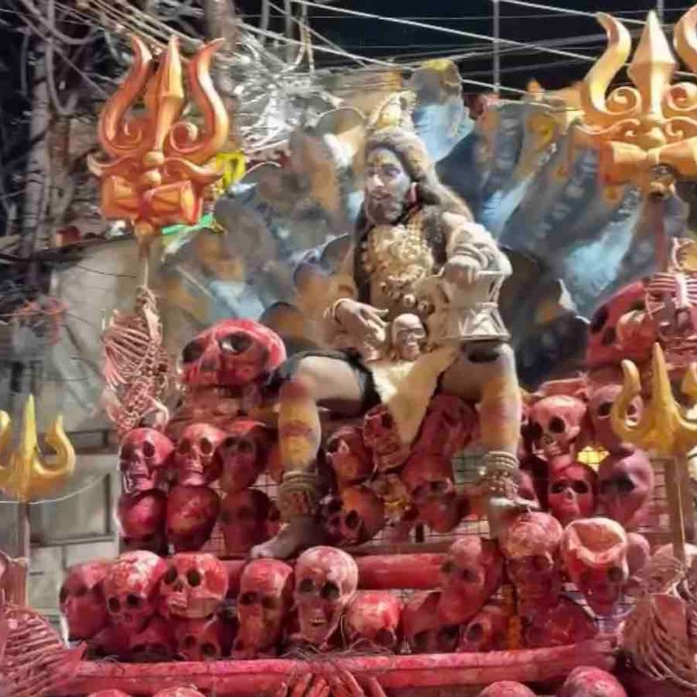 गोरखपुर में बारिश के बीच गणपति विसर्जन:देर रात तक निकले जुलूस, ‘गणपति बप्पा मोरया’ के जयकारों से गूंजा शहर