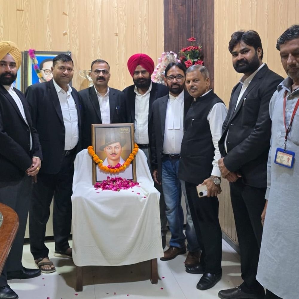 बार एसोसिएशन में मनी भगत सिंह की जयंती:अधिवक्ताओं ने उनके आदर्शों पर चलने का लिया संकल्प