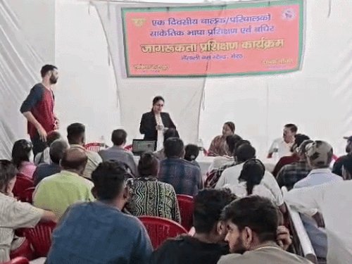 भैसाली बस अड्डे पर चालक-परिचालकों को सिखाई सांकेतिक भाषा:मेरठ में यात्रियों से बातचीत, उनकी जरूरत और आवश्यक जानकारी देने के समझे संकेत