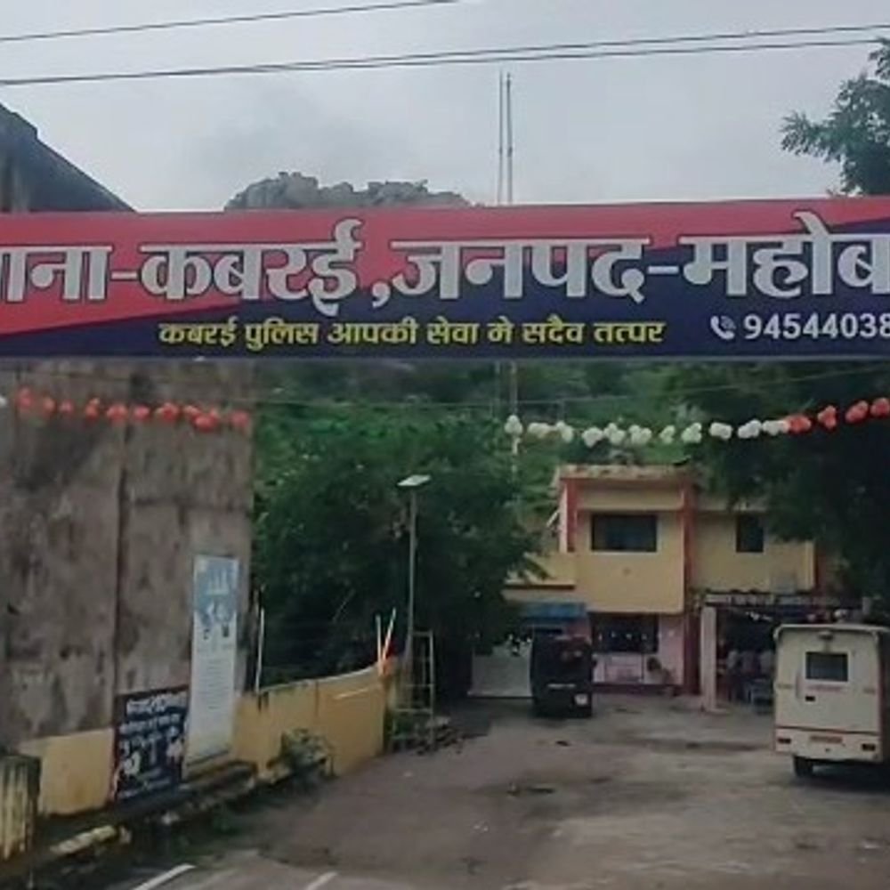 अवैध गिट्टी ले जा रहे पांच ट्रक पकड़े गए:महोबा में आठ सदस्यीय टीम ने चेकिंग में पकड़ा, चालकों-मालिकों पर केस दर्ज