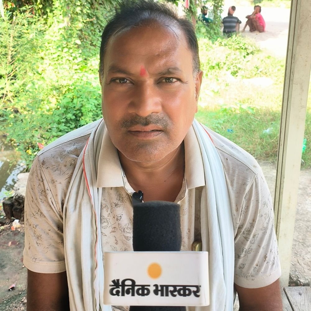 घर पर खड़ी बाइक का चालान, फोटो में दूसरी गाड़ी:घाटमपुर में युवक ने एसीपी से शिकायत की, नंबर प्लेट के गलत इस्तेमाल का आरोप