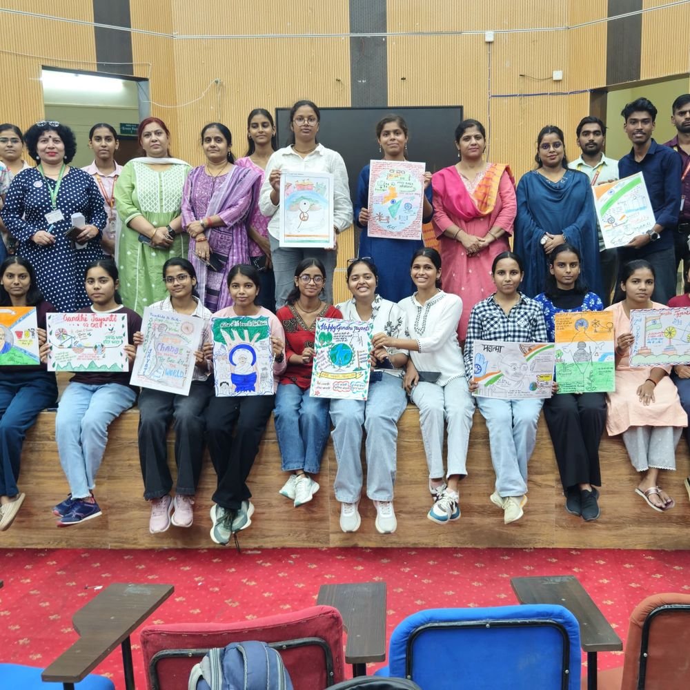 CSJMU में पर्यावरण संरक्षण पर प्रतियोगिताएं:छात्रों ने पोस्टर और भाषण से दिया स्वच्छता का संदेश