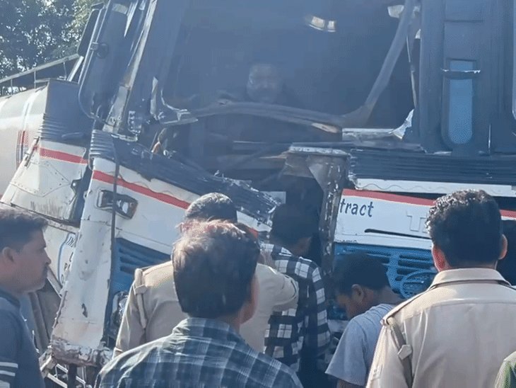 अमेठी में ट्रक-टैंकर की टक्कर, चालक केबिन में फंसा:जगदीशपुर में अयोध्या बाईपास के पास हादसा, हाइड्रा की मदद से निकाला; अस्पताल में भर्ती