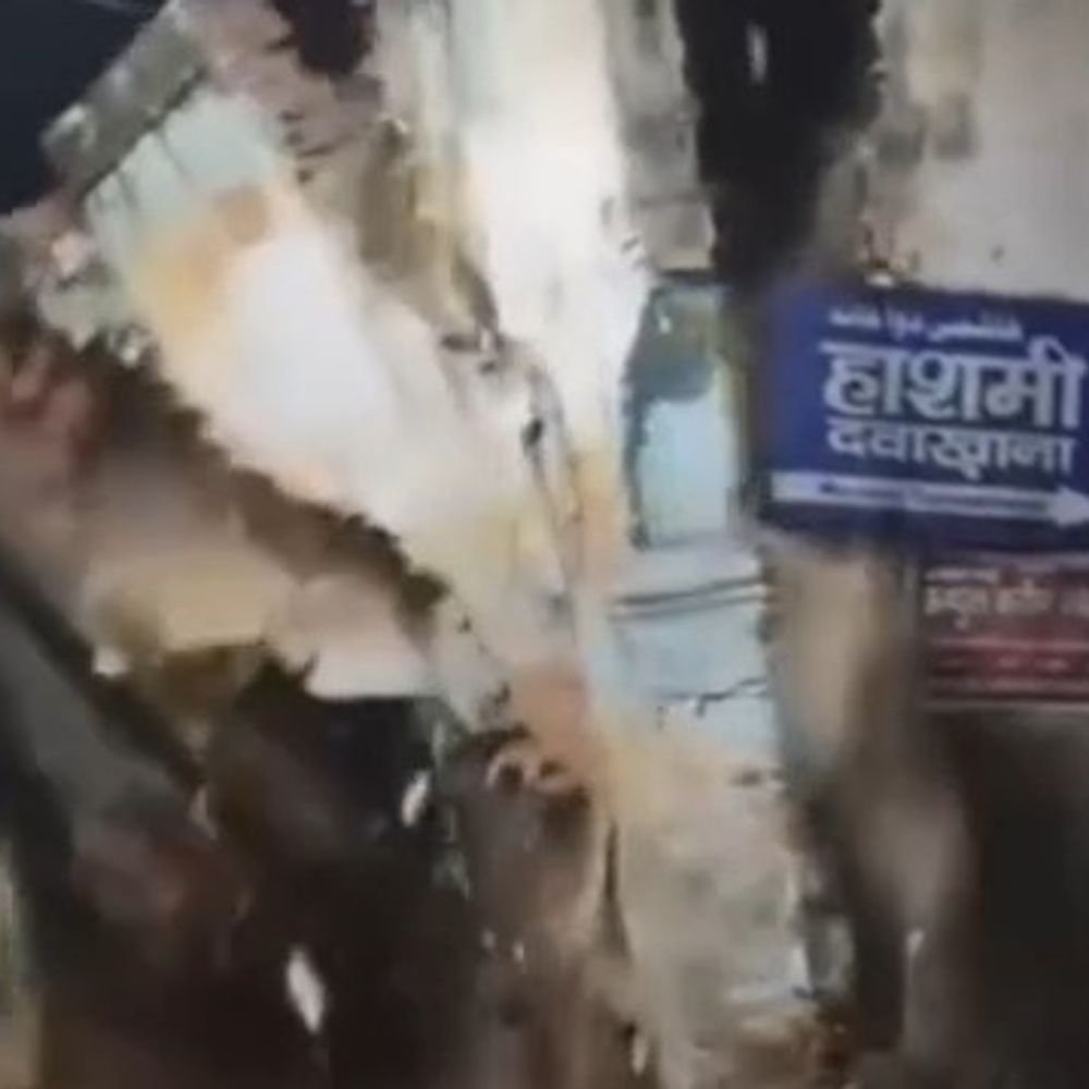 अमरोहा में 2 दिन बारिश से मकान छहा:मलबे में दबे किसान को निकाला, बिजली ठप; धान-गन्ने की फसल को भी नुकसान
