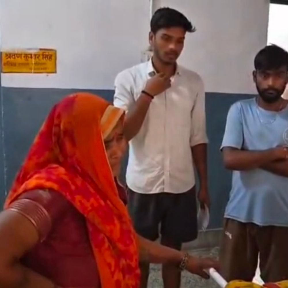 अमेठी में कच्ची दीवार गिरी, पत्नी की मौत:पति गंभीर रूप से घायल, बारिश के चलते हुआ हादसा