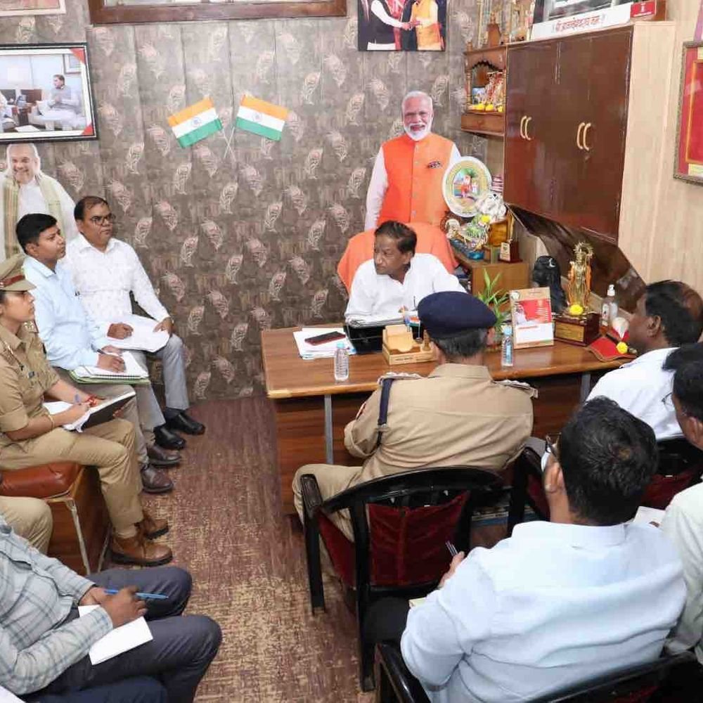 विधायक सलिल विश्नोई ने नवरात्रि तैयारियों की समीक्षा की:अधिकारियों को साफ-सफाई, बिजली और पानी के इंतजाम दुरुस्त करने के निर्देश