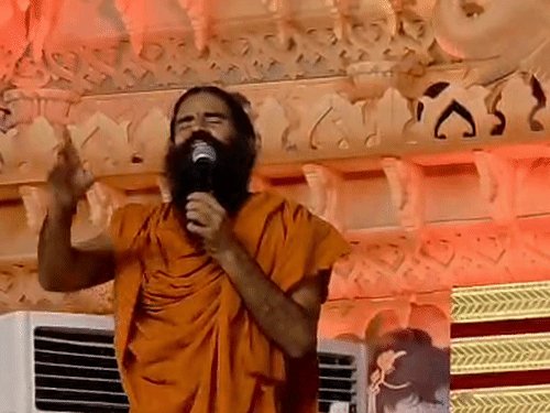 बाबा रामदेव बोले- हिंदुस्तान में सभी कंवर्टेड मुसलमान:मथुरा में कहा- इनके पूर्वज भी राम-कृष्ण, ओवैसी कौम को गुमराह कर रहे