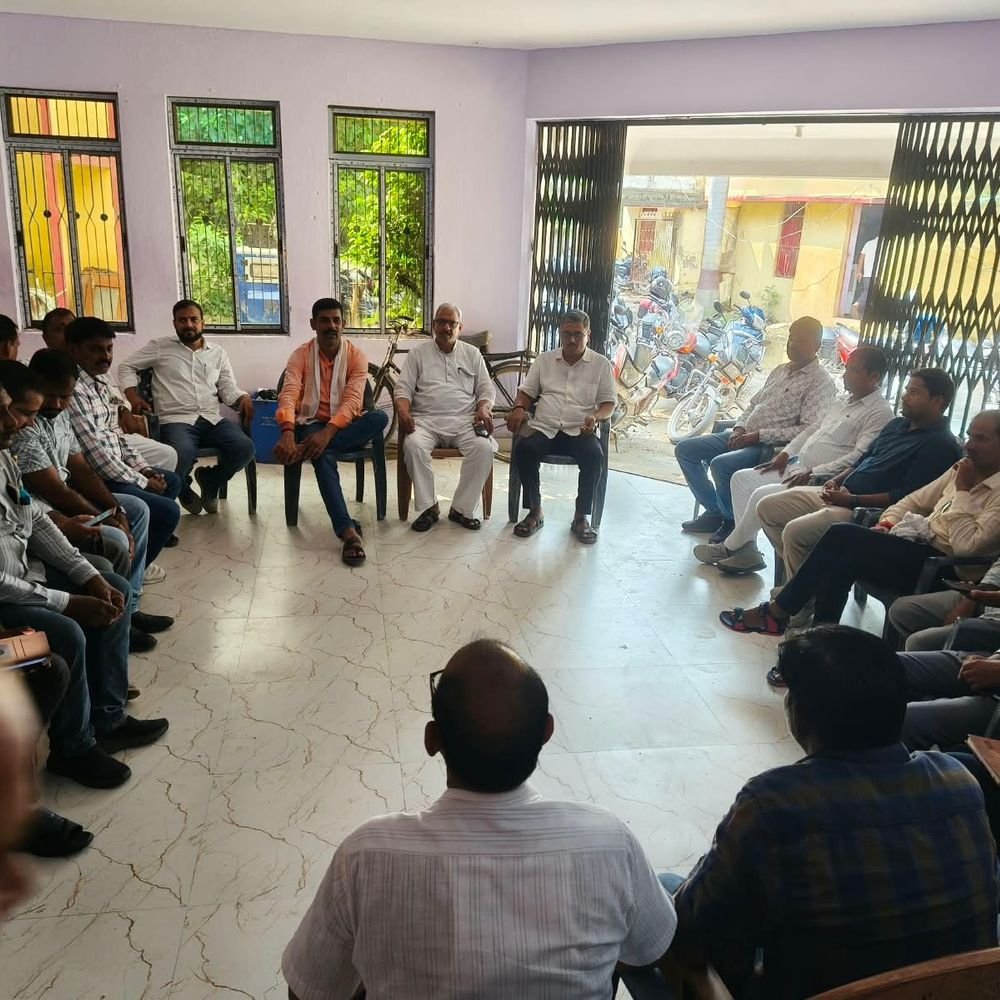 प्राथमिक शिक्षक संघ की बैठक:शिक्षकों की समस्याओं पर विस्तार से चर्चा, BSA से तत्काल निराकरण की मांग