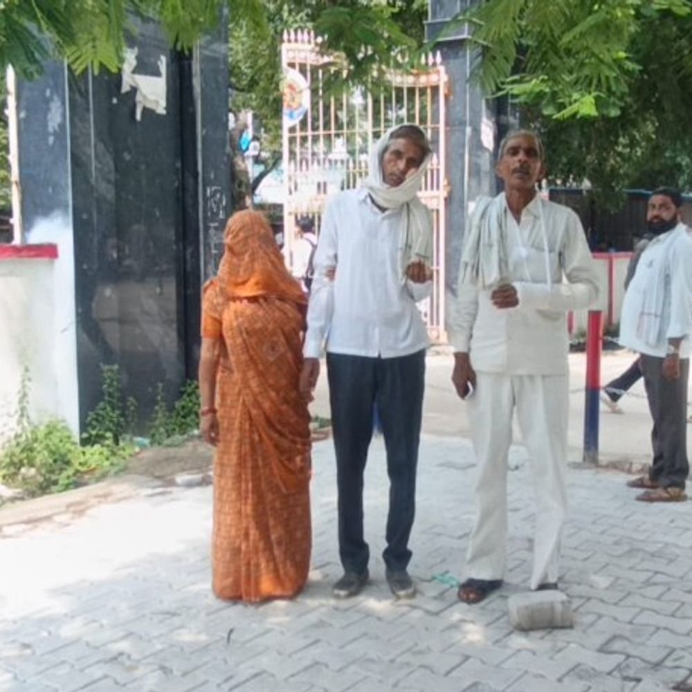 एटा में रास्ते के विवाद में 3 लोगों से मारपीट:सरिया-लाठी और तमंचे से हमला करने का आरोप; थाने में FIR न होने पर एसएसपी से शिकायत