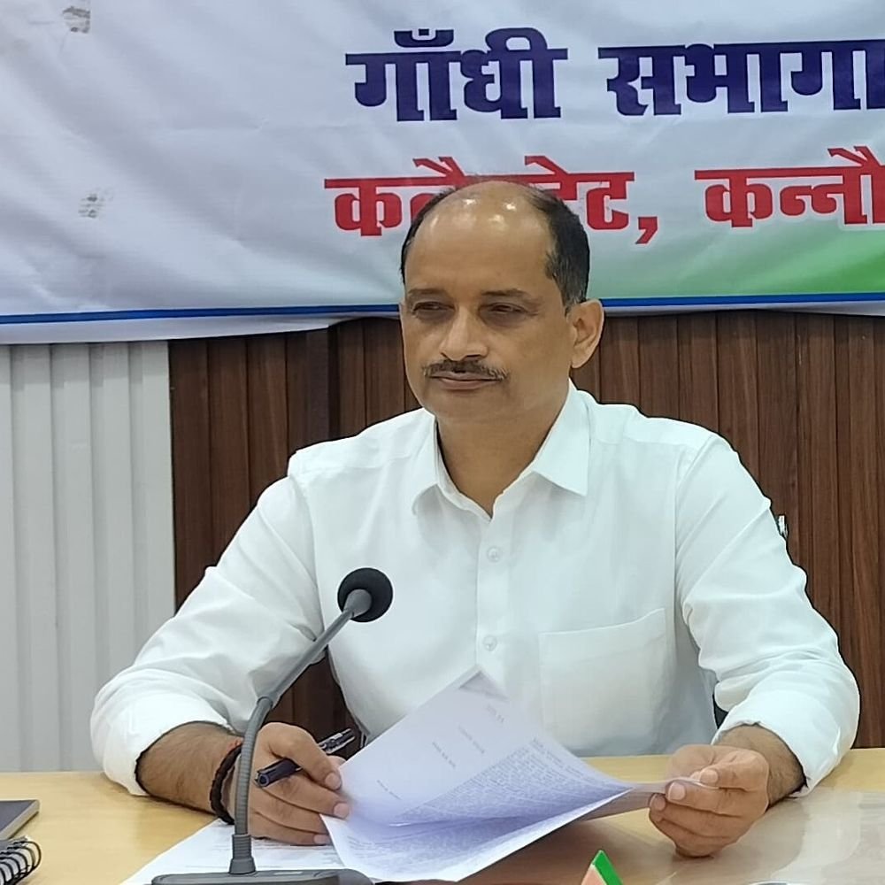 कन्नौज में भारी बारिश के चलते स्कूलों में रहेगी छुट्टी:डीएम के आदेश पर बीएसए ने घोषित किया अवकाश, शिक्षक-कर्मचारी रहेंगे मौजूद