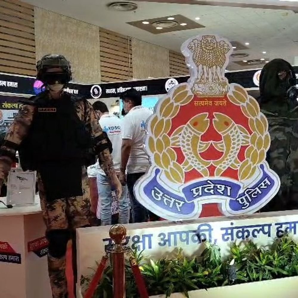 यूपी इंटरनेशनल ट्रेड शो में पुलिस का स्टॉल बेमिसाल:आकर्षण का केंद्र बना, STF ने दिखाए 3KM मारक क्षमता वाले अत्याधुनिक हथियार