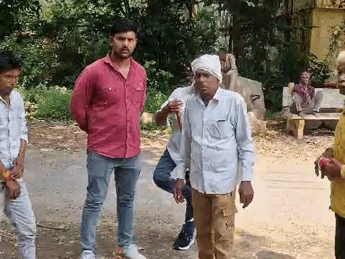 झांसी में ट्रेन से कटकर किसान की मौत:खेत पर फसल की रखवाली करने गए थे, पटरी किनारे सिर कटी लाश मिली