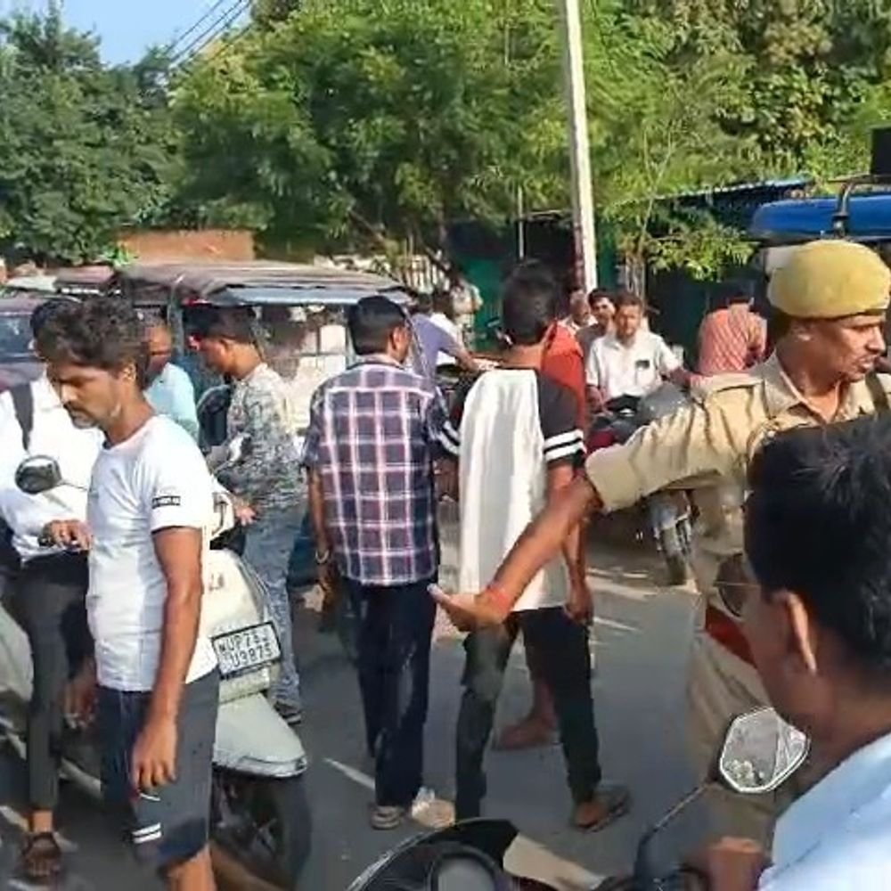 जलभराव से नाराज लोगों ने काशीराम रोड जाम की:शारदा विहार में नहर का पानी घुसा, SDM ने जल्द समाधान का भरोसा दिया