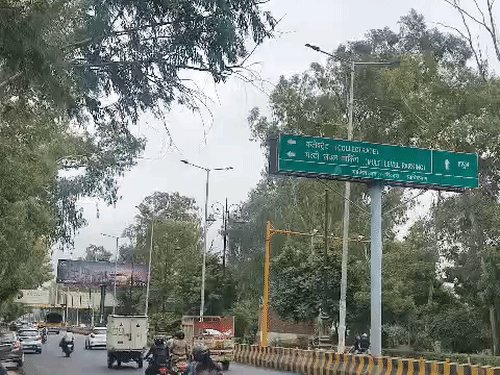 गाजियाबाद में सुबह से बादल छाए, बारिश जैसा मौसम:बारिश से तापमान 22 डिग्री सेल्सियस पर आया, रात में बढ़ने लगी सर्दी
