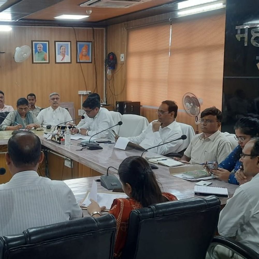 बिजनौर डीएम ने गांधी जयंती आयोजन के लिए दिए निर्देश:कहा- आमजन तक पहुंचें गांधी और शास्त्री के विचार, स्वच्छता पखवाड़ा भी चलेगा