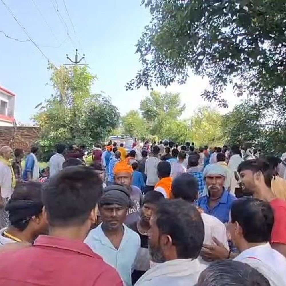 कैदी की मौत के बाद गोंडा में सड़क पर शव:गोंडा में परिजनों ने जेल में जहरीला खाना देने का लगाया आरोप