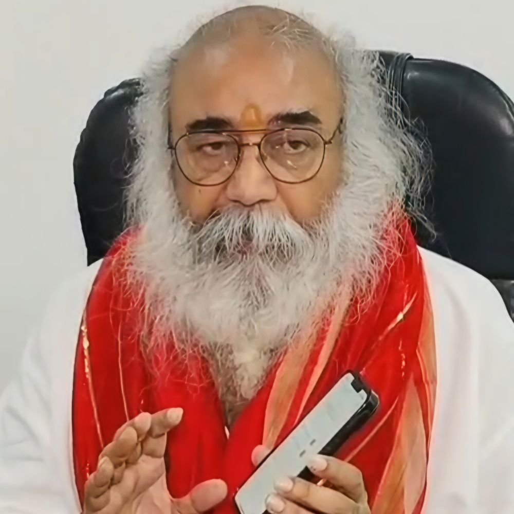आचार्य प्रमोद कृष्णम को धमकी के बाद कल्कि-धाम पहुंचे संत:सुरक्षा बढ़ाने की मांग, धमकी देने वाले और उसके नेटवर्क की उच्चस्तरीय जांच की मांग