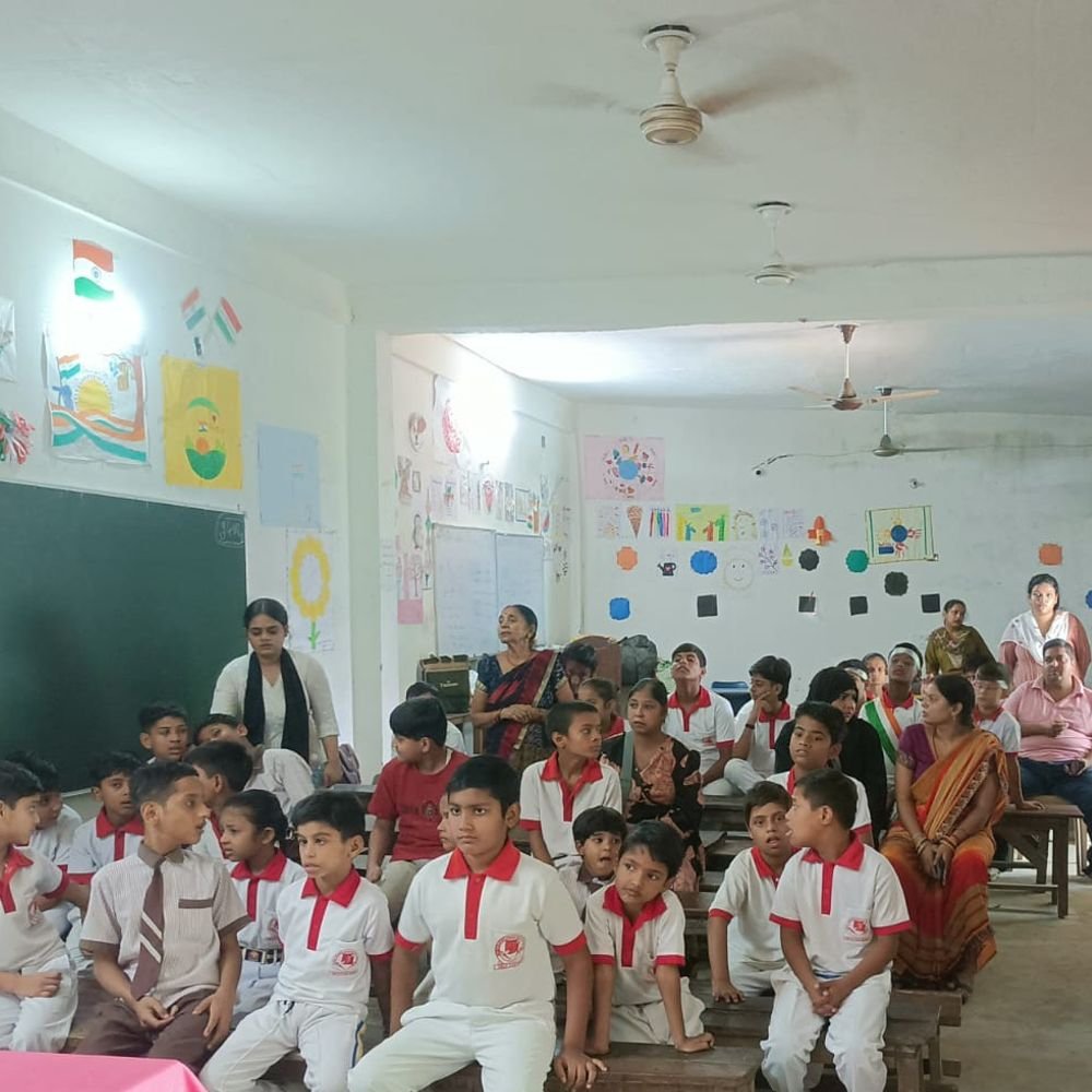बहराइच में सांकेतिक भाषा व बधिर सप्ताह का समापन:प्रतियोगिताओं में हिस्सा लेने वाले दिव्यांग बच्चों को पुरस्कार मिले
