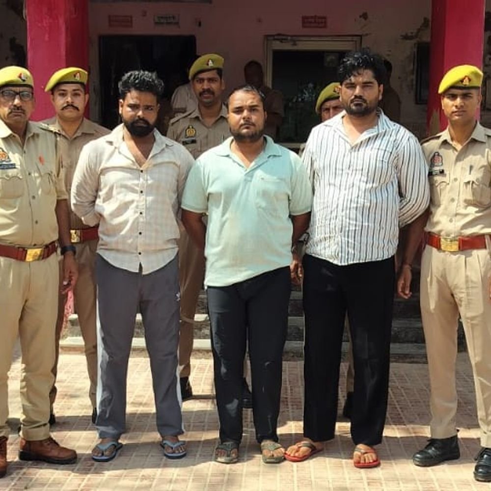 पथराव-फायरिंग कर हत्या के प्रयास के 3 आरोपी गिरफ्तार:पुलिस ने बरेली हाईवे से कोयला अलीपुर रोड पर चेकिंग के दौरान दबोचा