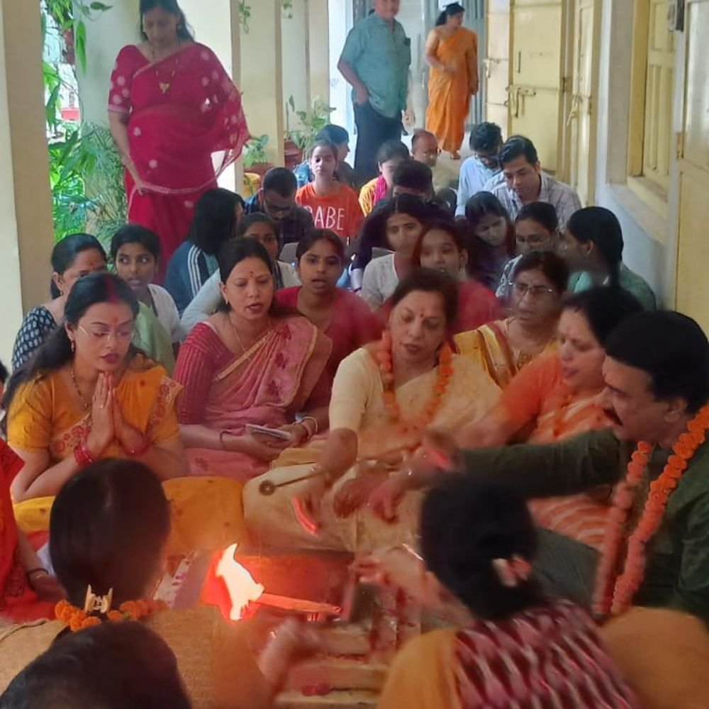 प्रयागराज के आर्य कन्या कॉलेज में एनएसएस का स्थापना दिवस:मानसिक स्वास्थ्य के लिए योग-ध्यान कार्यक्रम, शोध छात्र सम्मानित