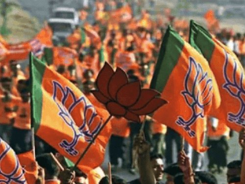 आगरा सीट से हरि किशोर तिवारी भाजपा MLC शिक्षक प्रत्याशी:इससे पहले 2020 में स्नातक MLC का चुनाव निर्दलीय लड़ा, 2024 में भाजपा में आए