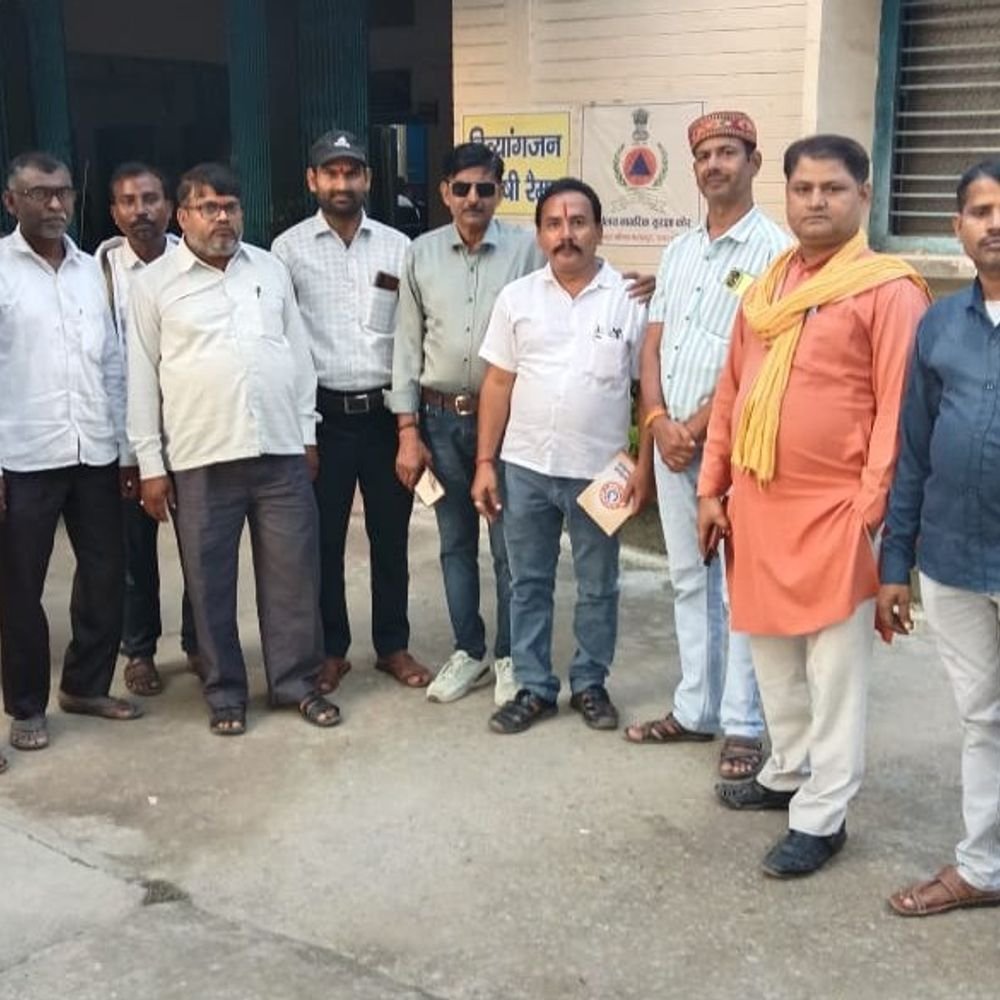 जिला अस्पताल में दलालों पर कार्रवाई की मांग:फतेहपुर में व्यापार मंडल ने डीएम को ज्ञापन सौंपकर की शिकायत