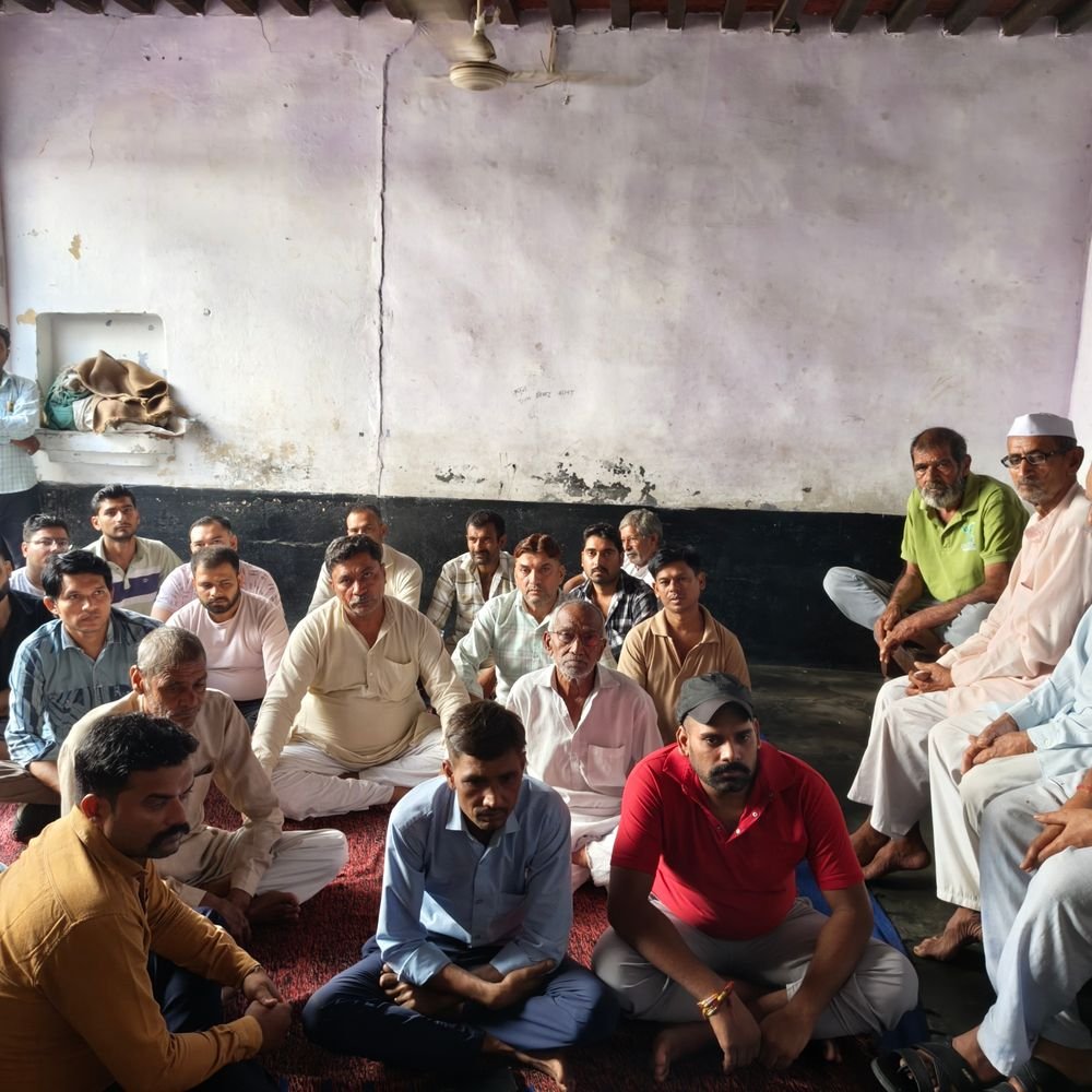 5000 रुपये न देने पर समोसे वाले से मारपीट:शामली में चार युवकों पर आरोप; विरोध में बाजार बंद, कार्रवाई की मांग