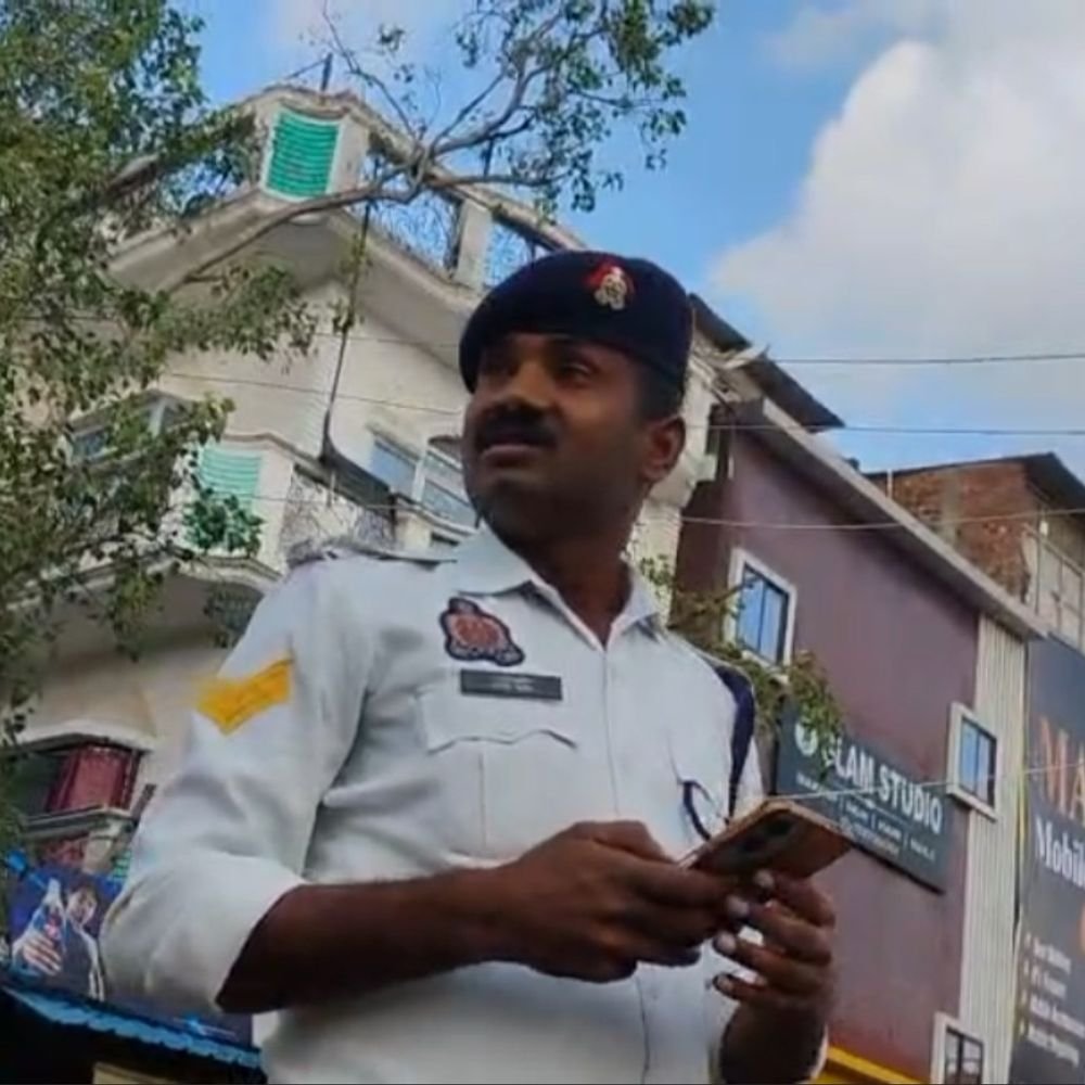 जालौन में ट्रैफिक सिपाही से गाली-गलौज, धमकी का VIDEO:बिना नंबर की बुलेट और ब्लैक फिल्म लगी थार रोकने पर विवाद