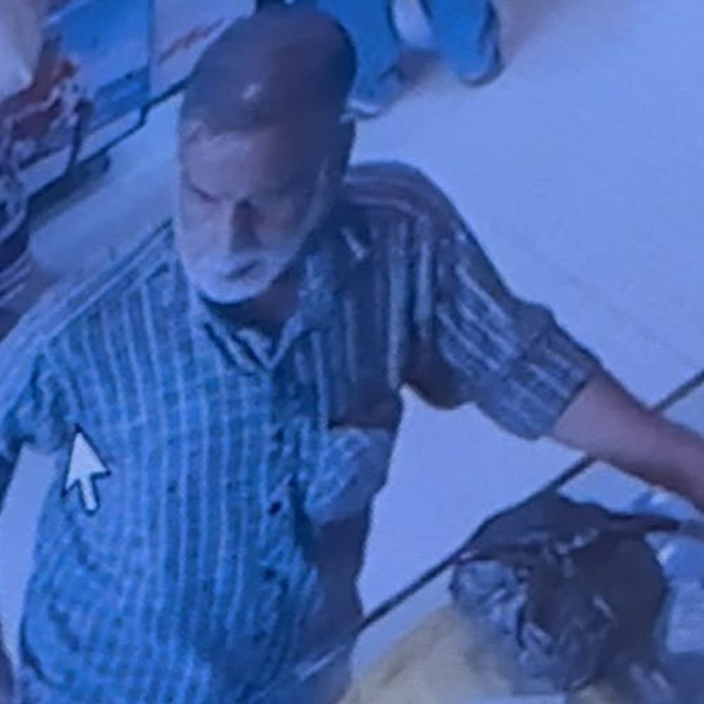 ग्राहक बनकर चोर ने 2 लाख के जेवर चुराए:मथुरा में दुकानदार के सामने ज्वैलरी बैग लेकर फरार,पुलिस जांच में जुटी