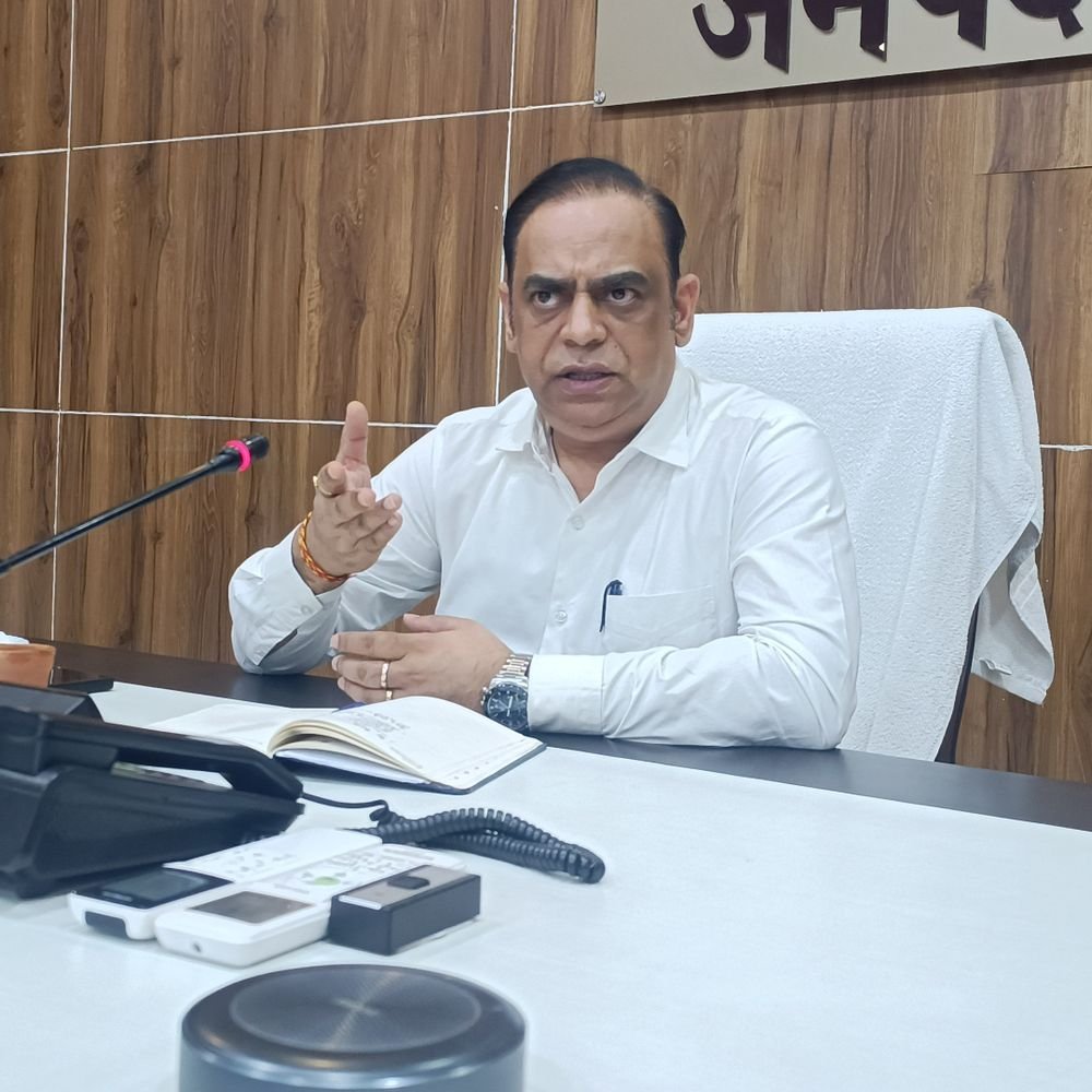 जालौन में लगातार बारिश से स्कूल बंद:डीएम ने 12वीं तक के स्कूलों में कल छुट्टी के दिए आदेश