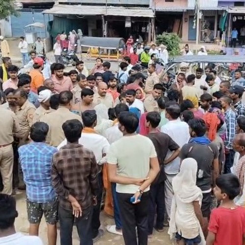 भदोही में ट्रक की चपेट में आकर छात्र की मौत:स्कूल से लौटते समय टक्कर मारी, आरोपी चालक हिरासत में