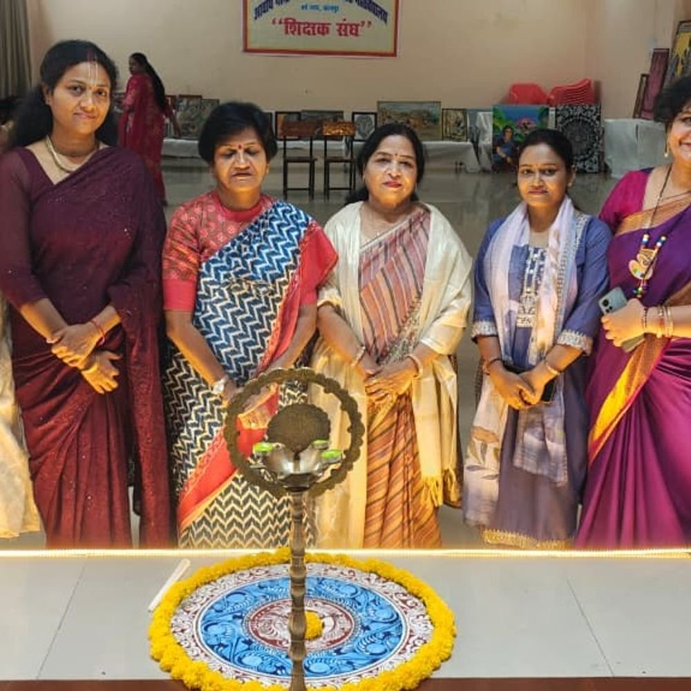 कानपुर में चित्रकला प्रदर्शनी:नरेंद्र देव महिला महाविद्यालय की छात्राओं ने बिखेरे कला के रंग