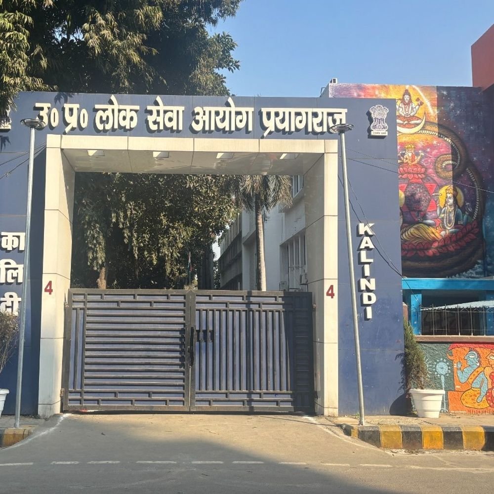 PCS के इंटरव्यू शुरू, 24 अक्टूबर तक चलेंगे:UPPSC मुख्यालय पर 2 पालियों में 2297 अभ्यर्थी बुलाए गए, 812 पदों पर चयन होना है