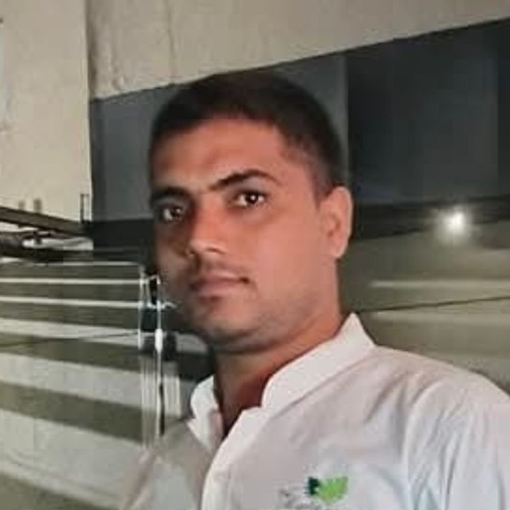 हाथरस में अज्ञात-वाहन ने बाइक सवार युवक को रौंदा, मौत:सादाबाद-मथुरा मार्ग पर नौगांव बंबा के पास हादसा, चालक की तलाश जारी