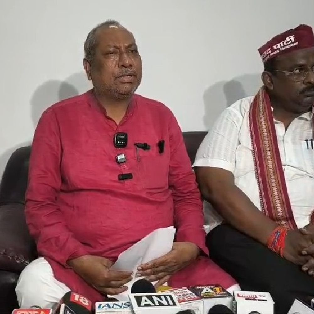 चुनावी हार के बाद आयोग पर निशाना साधने का आरोप:संजय निषाद बोले- हार से हताश विपक्ष संवैधानिक संस्थाओं पर सवाल उठाकर जनता को गुमराह कर रहा