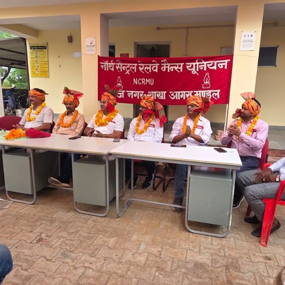 NCRMU पदाधिकारियों की रेल कर्मचारियों से मुलाकात:रेलवे क्वार्टर, वेतन-भत्ते की जानकारी ली; समस्याओं के समाधान का आश्वासन